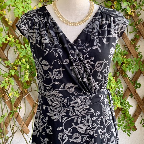 Ann Taylor LOFT Sleeveless Wrap Dress Black Ivory 4 PETITE - Picture 5 of 10